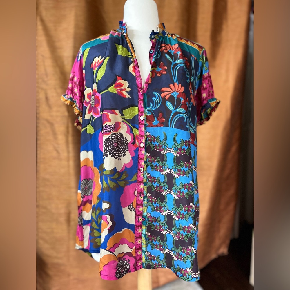 Unique floral Johnny Was Silk Graphic Button Down Shirt S